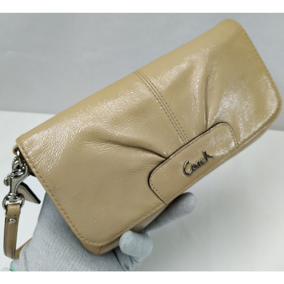 Coach Ashley Taupe Pattent Leather Flap Closure Credit Card Wristlet Wallet - Picture 1 of 16